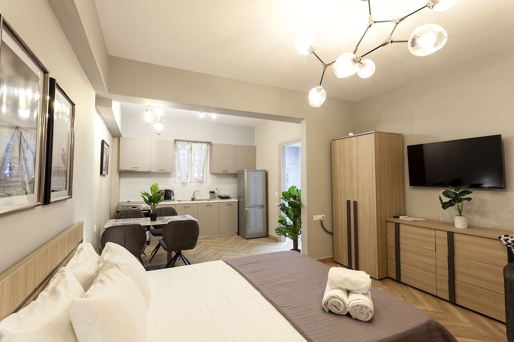 Privilege Flat Renovated Upscale Studio Apartment 2