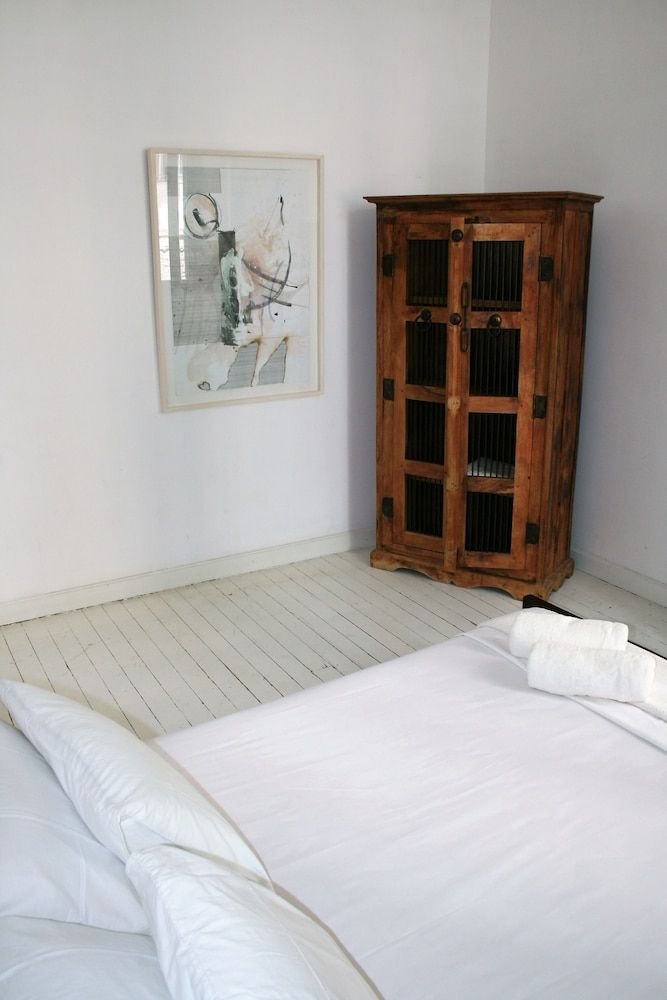 undefined Neoclassical ART-House Bhive 8