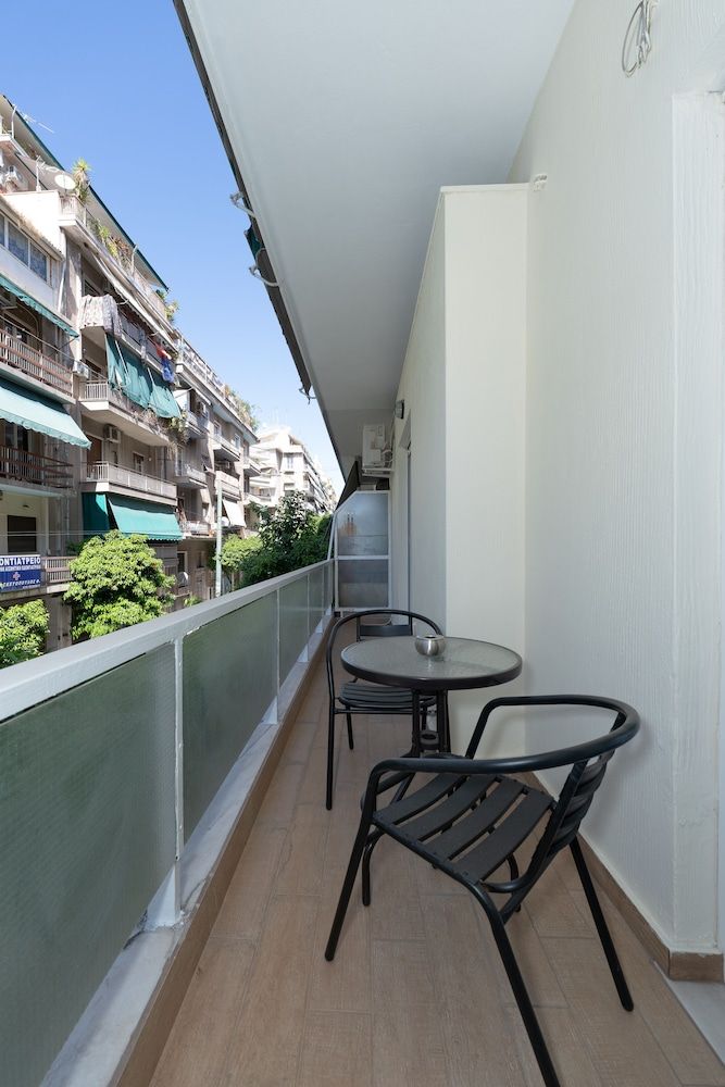 undefined Contemporary Apartment made of Wood and Stone 8