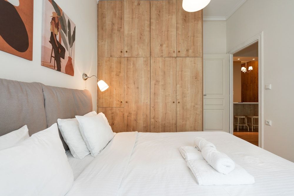 undefined Contemporary Apartment made of Wood and Stone 5