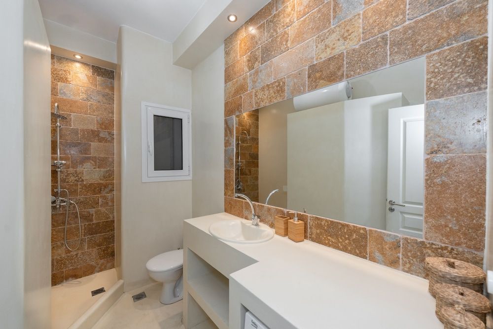 undefined Contemporary Apartment made of Wood and Stone 10