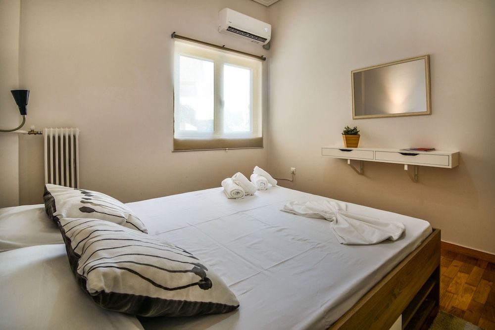 undefined Daydreamers Flat Staircase to Neos Kosmos 3