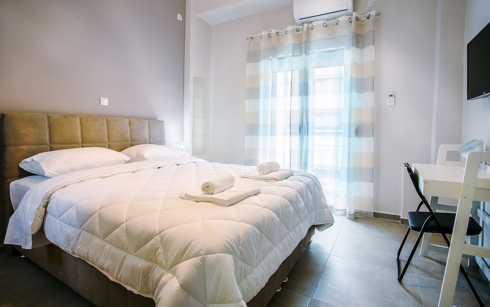 undefined Spacious 3-Bedroom Apartment Near the Train 5