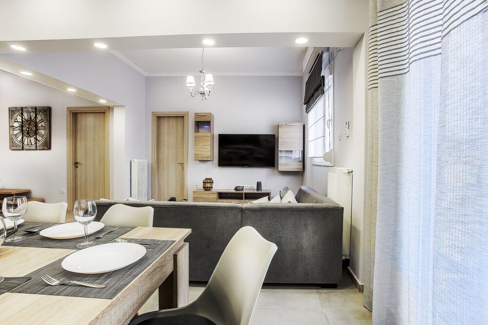 Spacious 3-Bedroom Apartment Near the Train Apartment, City View 20