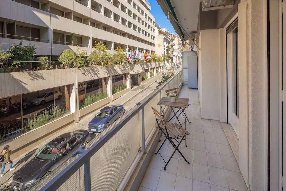 undefined UPSTREET Modern Downtown Flat -Acropolis 9