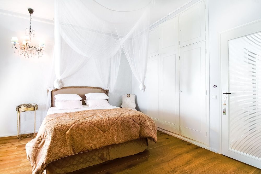 undefined Hidden Gem 2 Bedroom near City Center 4