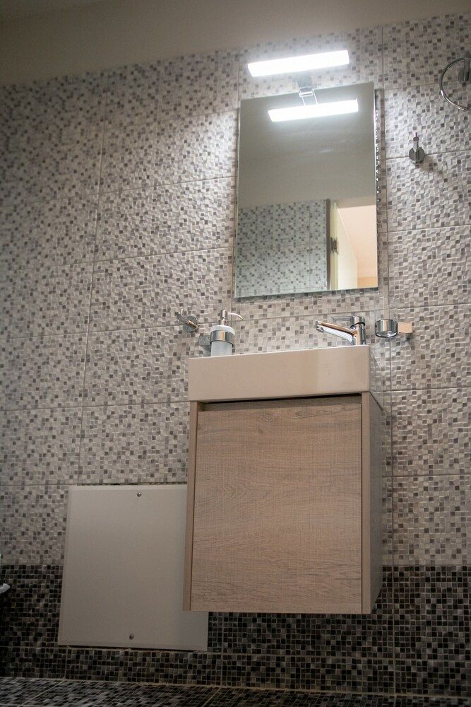 Luxurious 4 Bdrm 3Bath Apt 1- Athens Apartment, 4 Bedrooms 34