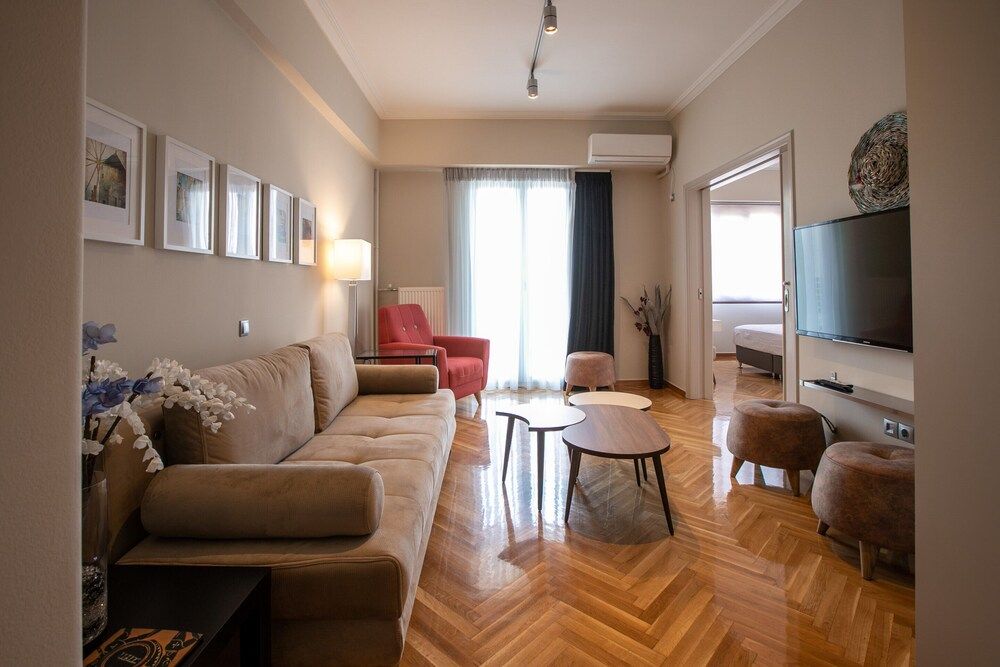 Luxurious 4 Bdrm 3Bath Apt 1- Athens Apartment, 4 Bedrooms 12