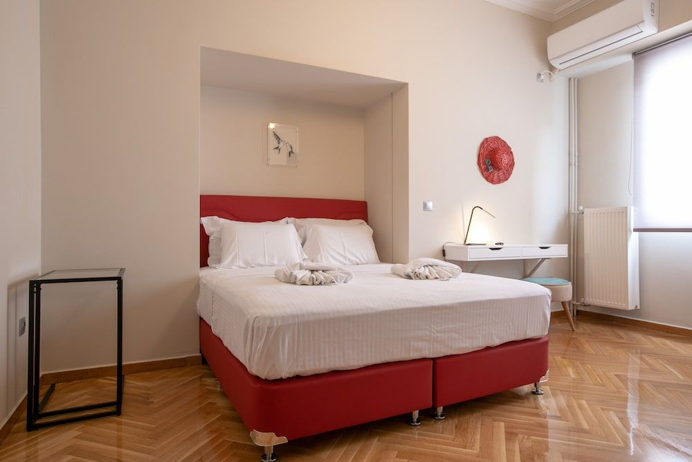 undefined Luxurious 4 Bdrm 3Bath Apt 1- Athens 4