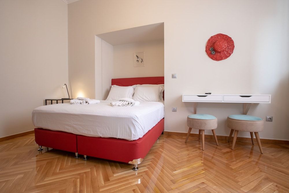 undefined Luxurious 4 Bdrm 3Bath Apt 1- Athens 6