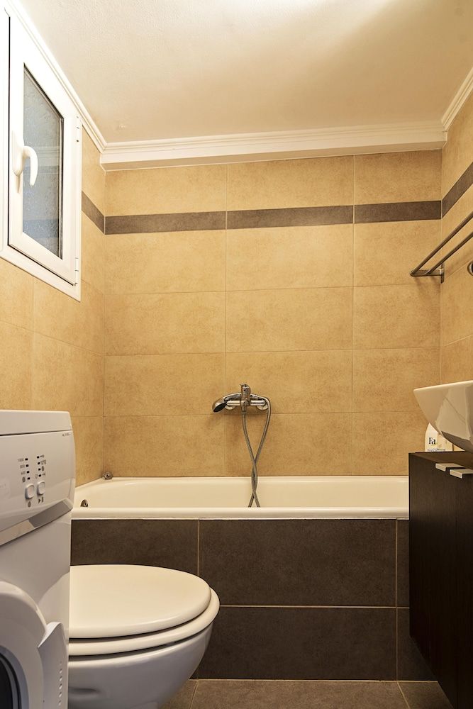 undefined Oyster Athens Urban Shell in Koukaki 10