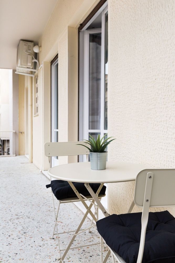 undefined UPSTREET Acropolis Core Bright Modern Apt 8