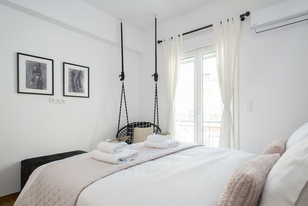 undefined Modern Bohemian Style Sun-Splashed Loft 8