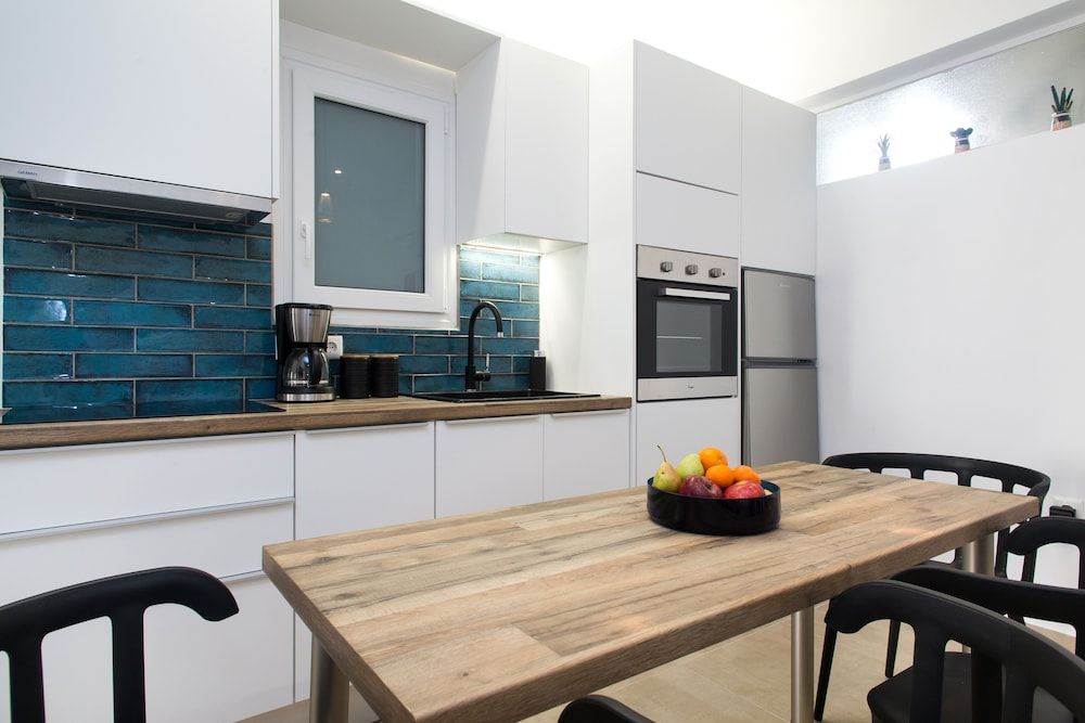 undefined Modern Bohemian Style Sun-Splashed Loft 2