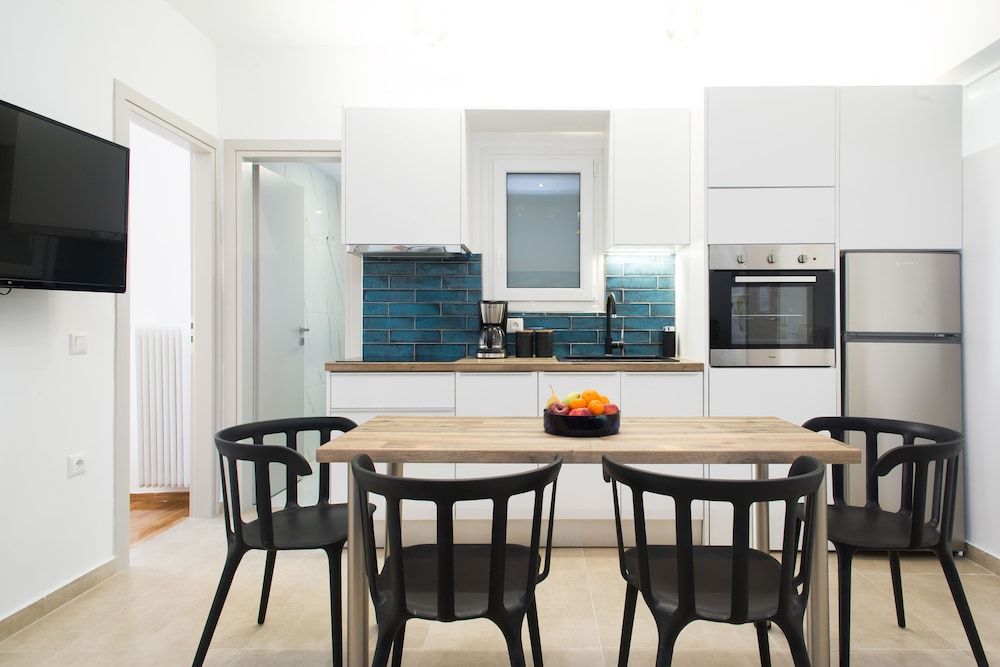 undefined Modern Bohemian Style Sun-Splashed Loft 4