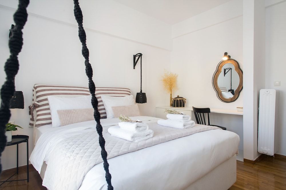 undefined Modern Bohemian Style Sun-Splashed Loft 10