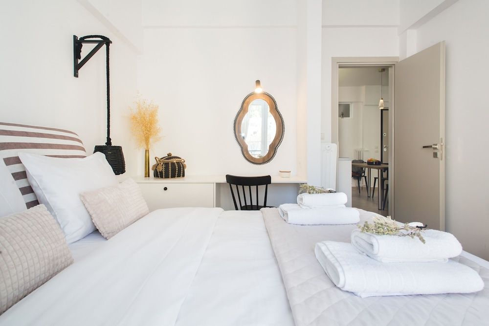 undefined Modern Bohemian Style Sun-Splashed Loft 9