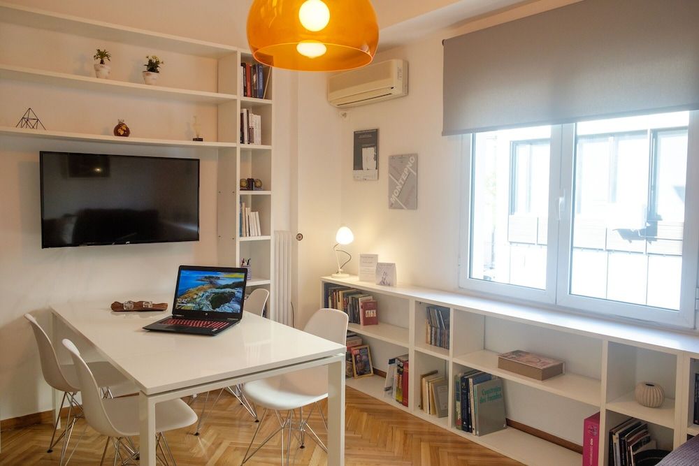 undefined White n Bright Studio Apt 6