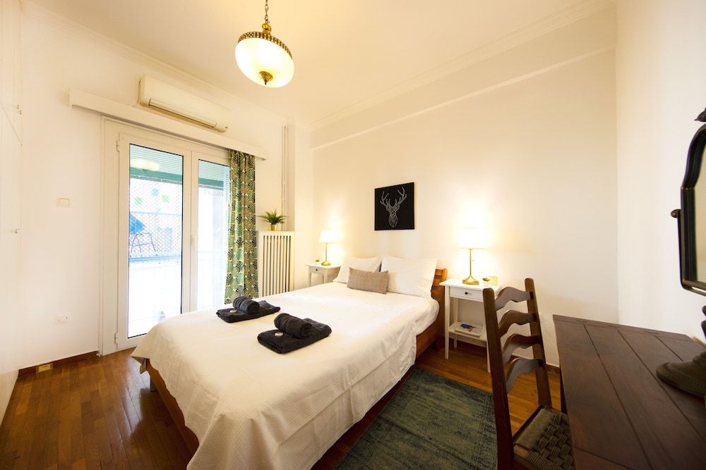 undefined Your home under Acropolis Central& safe 7