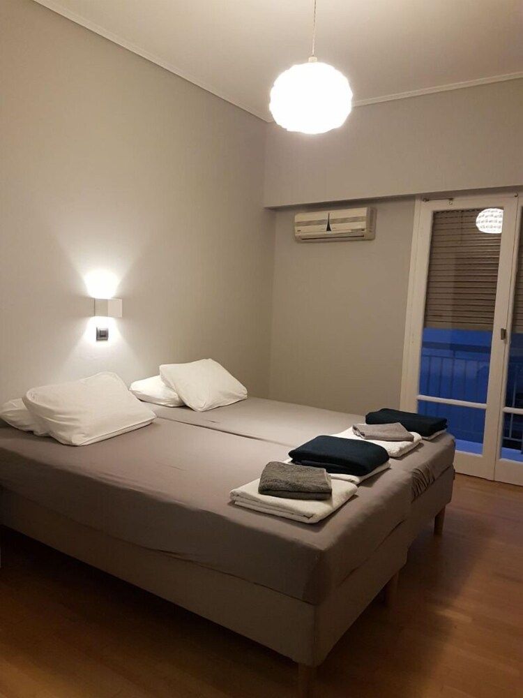 undefined Heyden Entire Super Modern Minimal Flat 8