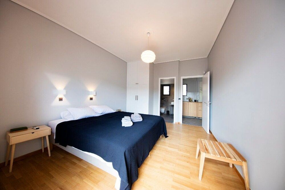 undefined Heyden Entire Super Modern Minimal Flat 6