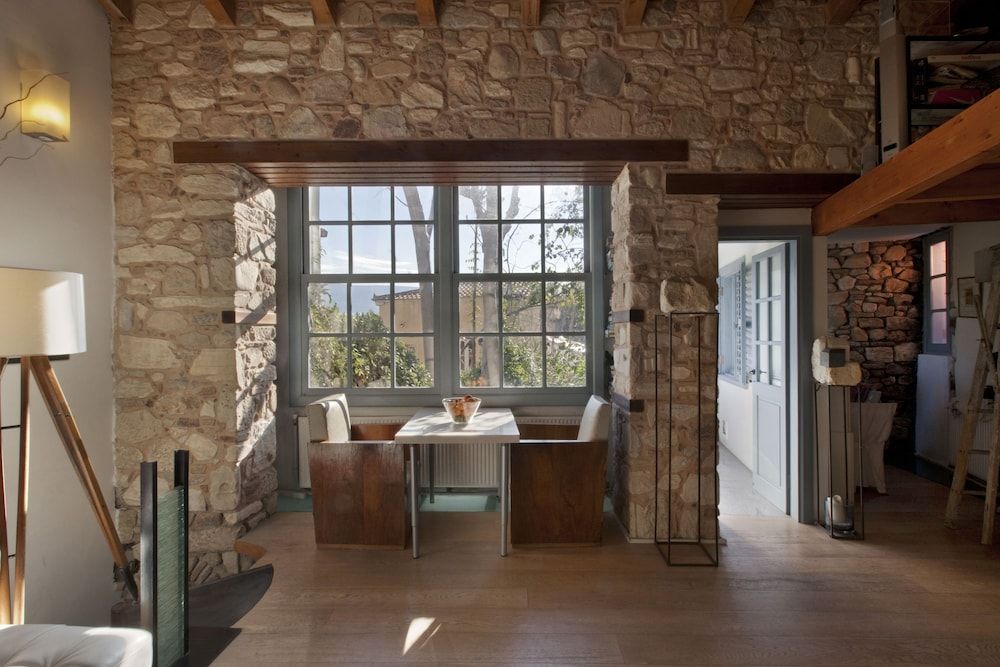 undefined Live in the Shadow of the Acropolis 8