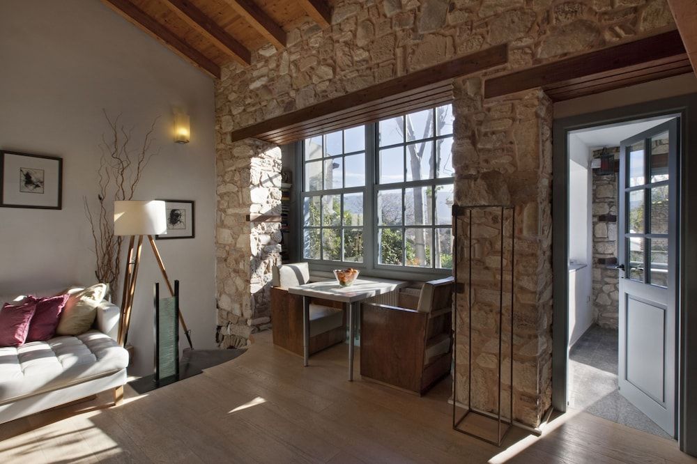 Live in the Shadow of the Acropolis Apartment 2