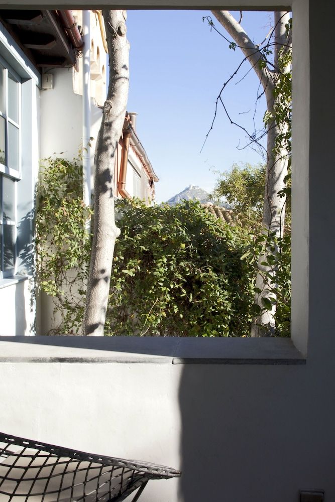 Live in the Shadow of the Acropolis Apartment 14