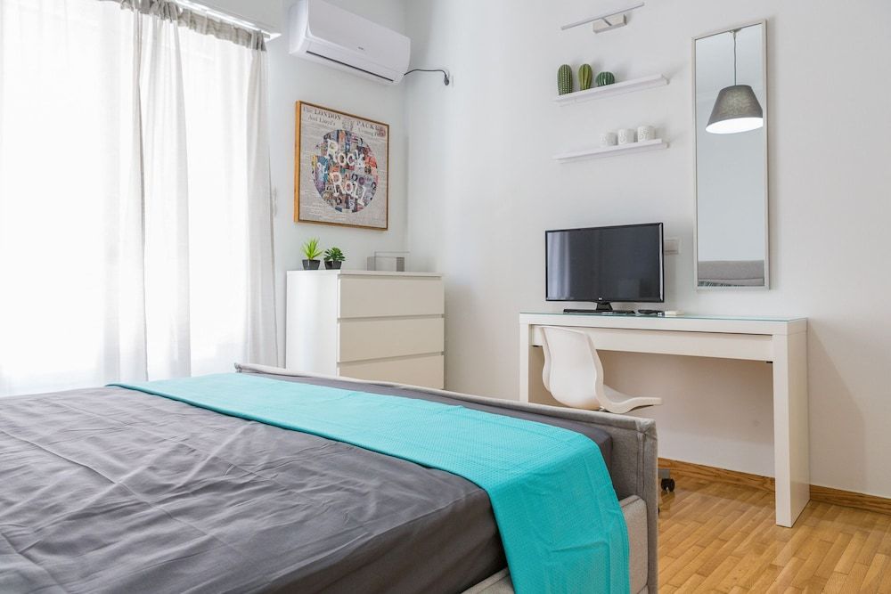 Newly Renovated Stylish Urban Flat Apartment 6