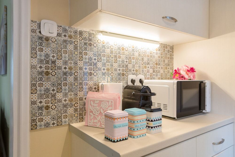 Grandma's Chic & Bright Athenian Home with a Patio Apartment, 1 Bedroom 27