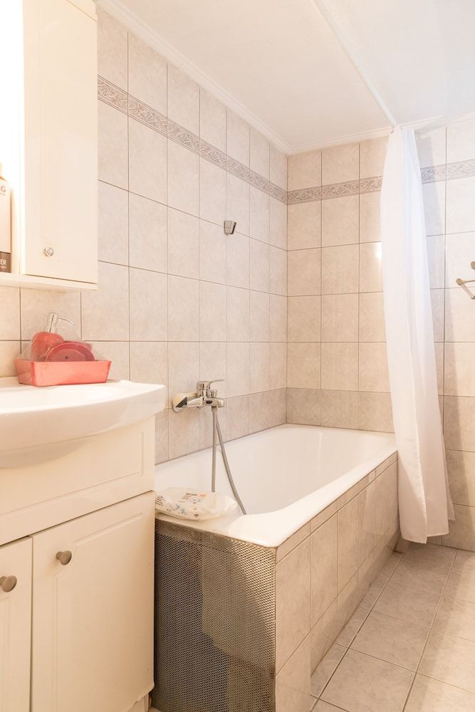 Flat & Roof Garden-Heart of Historic Athens Apartment, 2 Bedrooms, City View 23