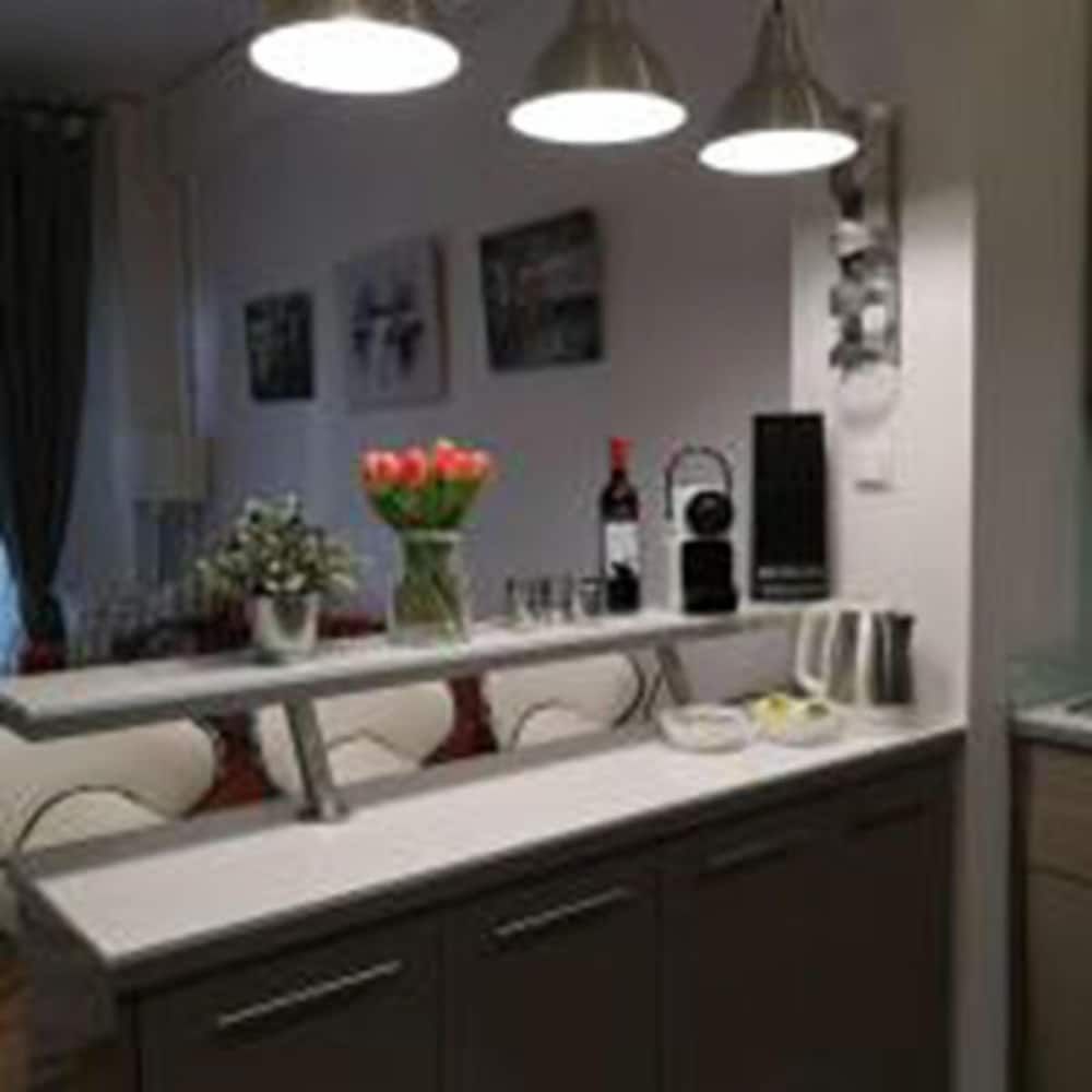 undefined Sunny Studio 9