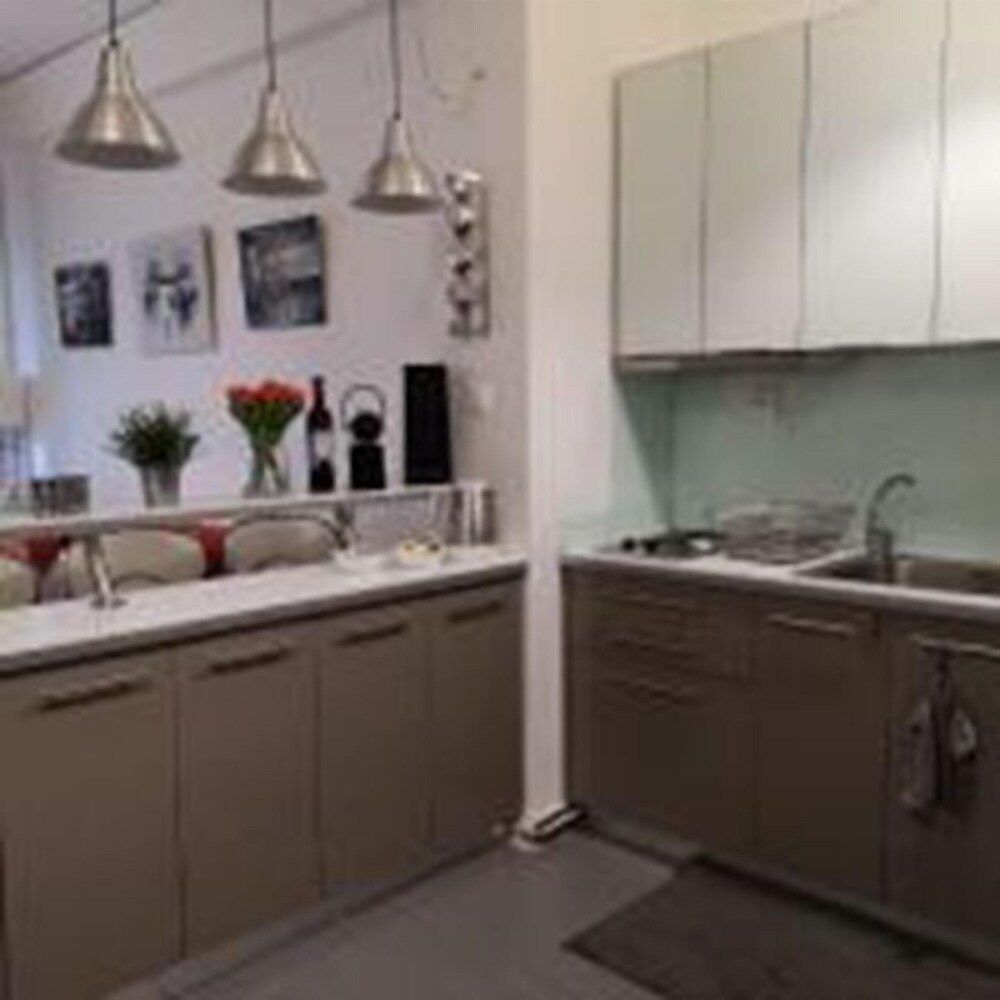 undefined Sunny Studio 4