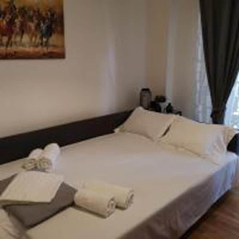 undefined Sunny Studio 2