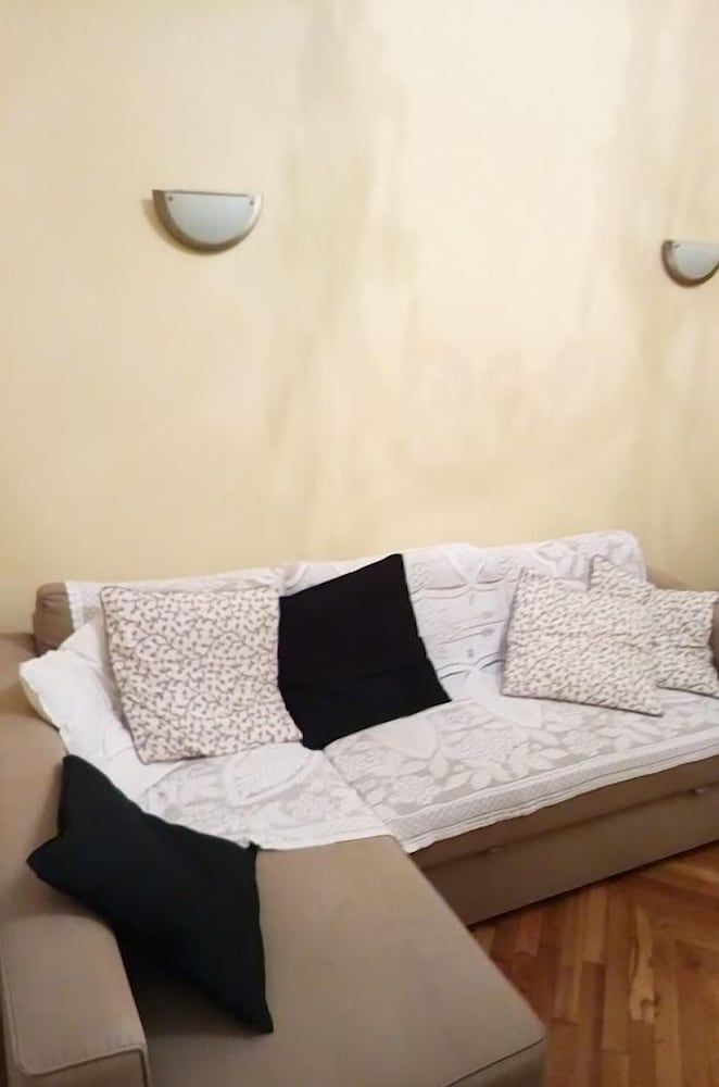 undefined Elegant Apartment next to Archaeological Museum 9