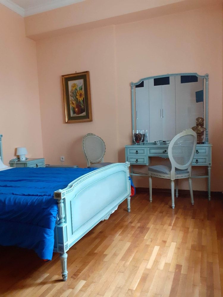 undefined Elegant Apartment 4