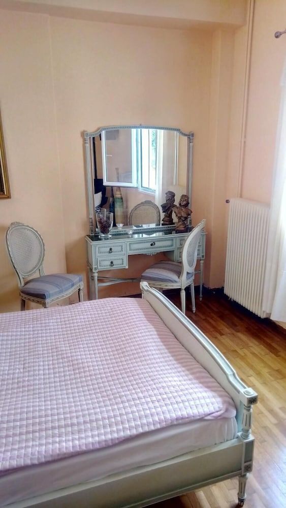 undefined Elegant Apartment 8