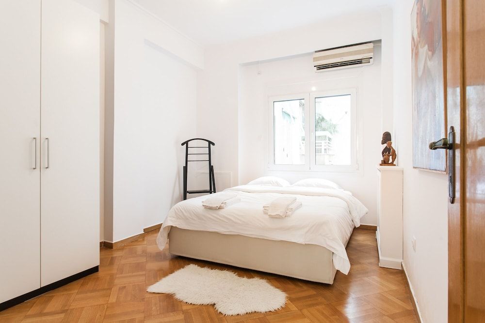 undefined Explore Athens with 2 Bedroom Condo 5
