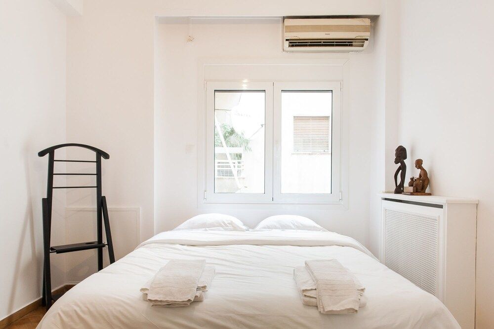 undefined Explore Athens with 2 Bedroom Condo 8