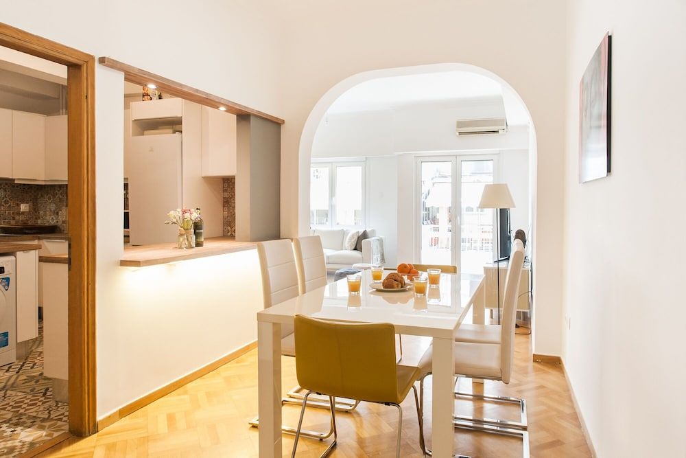 undefined Explore Athens with 2 Bedroom Condo 10
