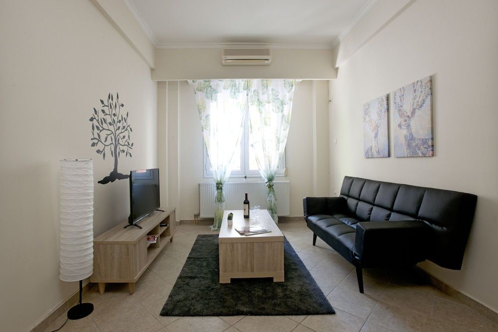 undefined Comfortable Apartment At The Foot of The Odeon of Herodes Atticus 2