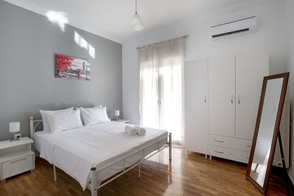 undefined Kolonos - A Renovated Apartment