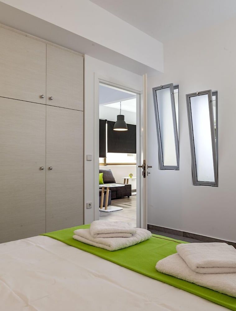 undefined GK Ermou 6