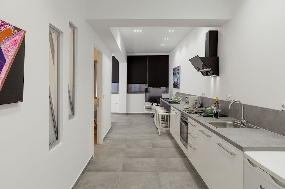 GK Ermou Quadruple Room, City View 16