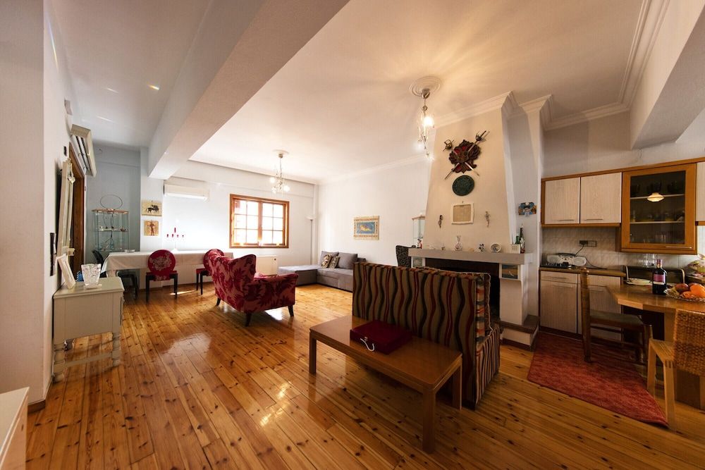 undefined Exquisite Athens Apartment 4