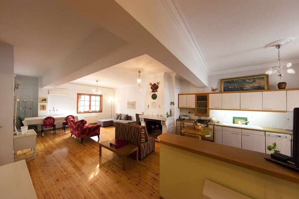 undefined Exquisite Athens Apartment 2