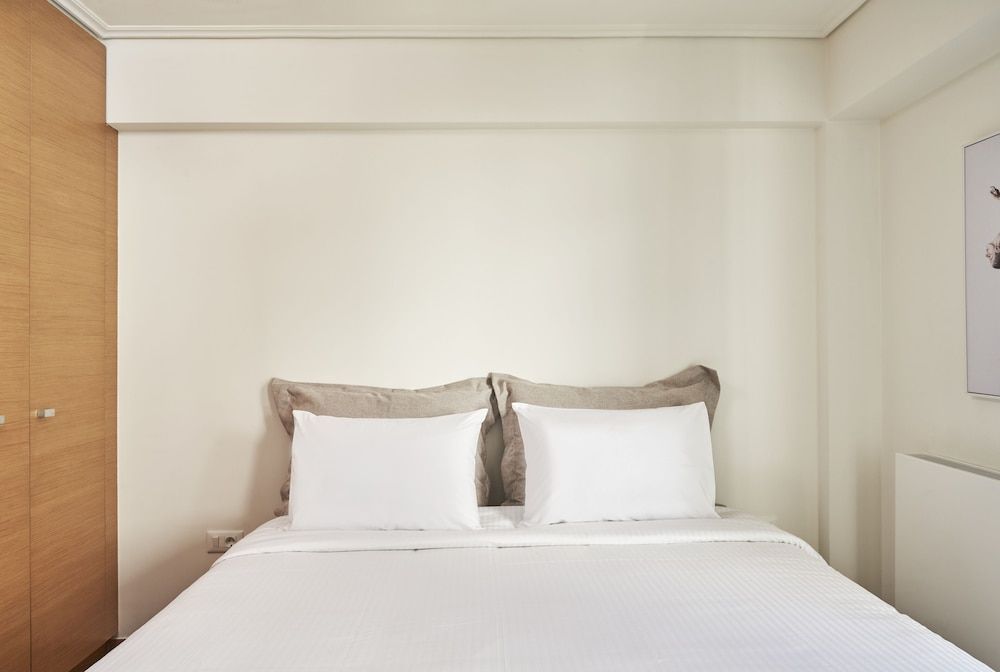 undefined Contemporary Comfy Apt 5