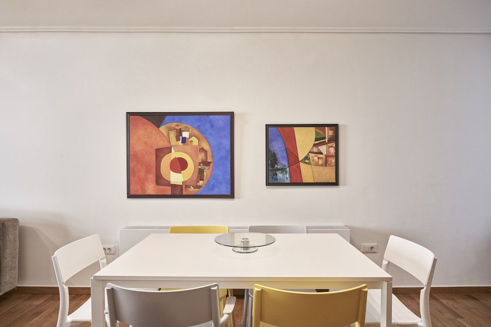 undefined Contemporary Comfy Apt 7