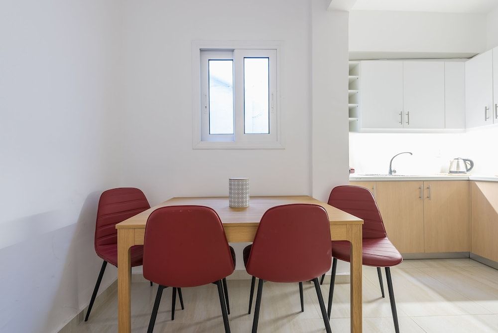 undefined Victoria Queens Suites Apartments 3