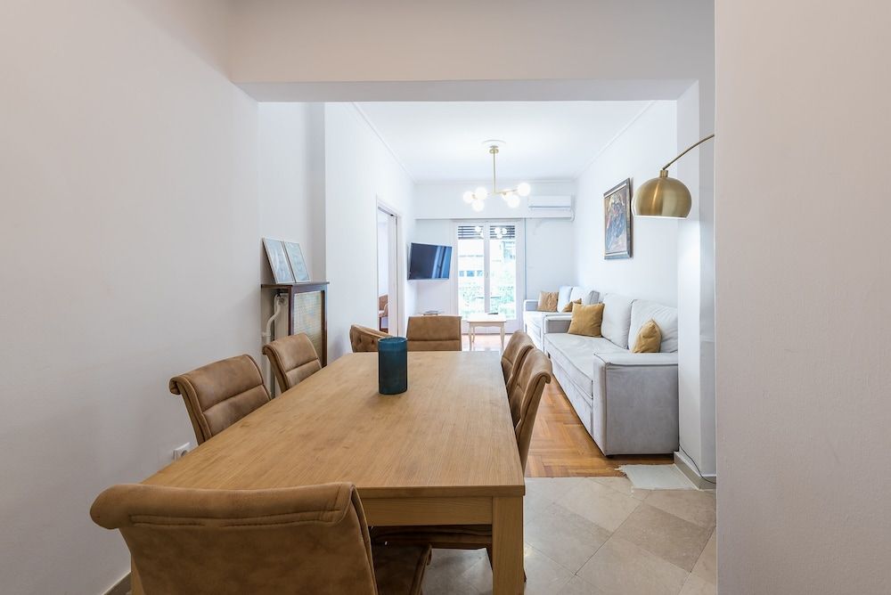 undefined Victoria Queens Suites Apartments 4